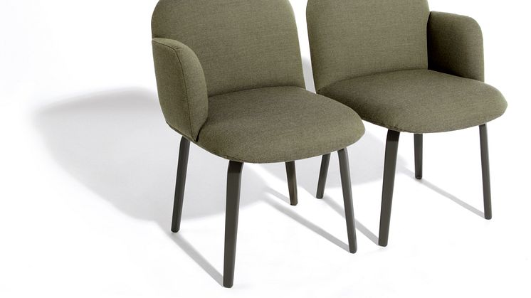 Esstisch Fusca und Stühle Bolbo aus der Rosenthal Furniture Collection.