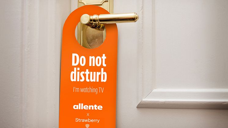 Do_Not_disturb_Allente._strawberry