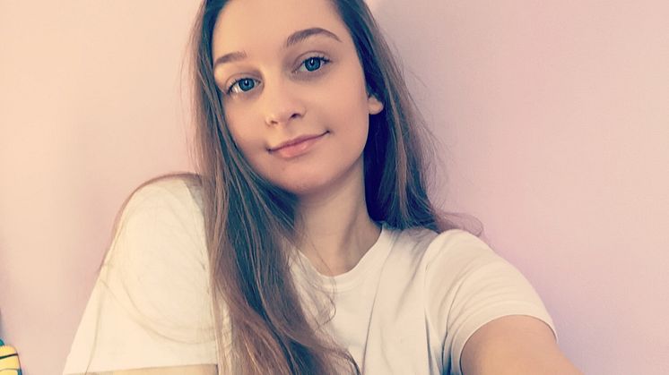 Brentwood woman braves skydive in memory of her dad