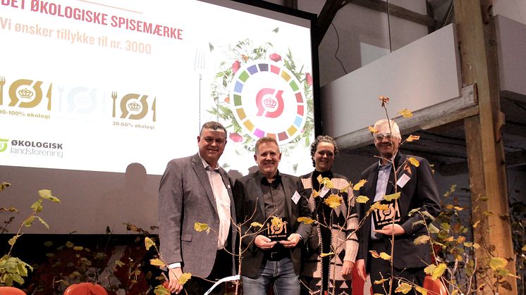 Fødevareminister Mogens Jensen overrækker spisemærke 3.000 til Kokkenes Køkken