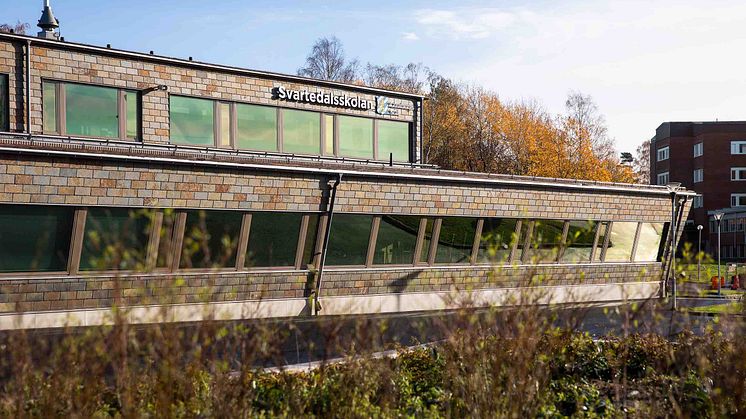 Svartedalsskolan i Göteborg, takskifferplattor Samaca Multicolor på fasad.