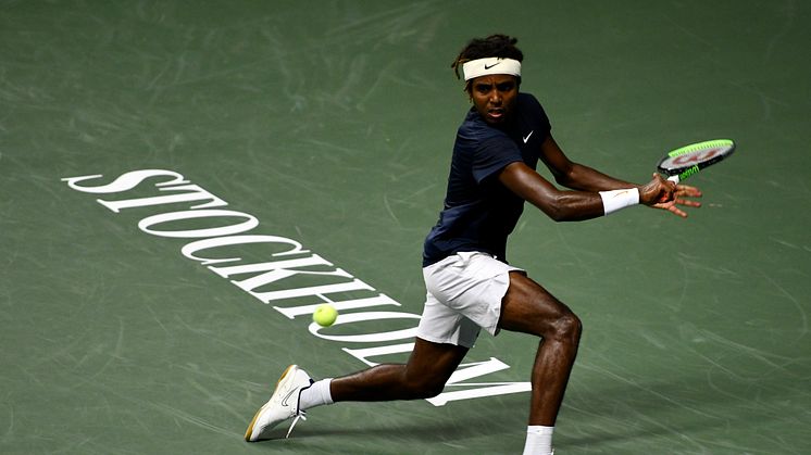 Elias Ymer tillbaka i Kungl. Tennishallen. Foto: Patrick Bengtsson