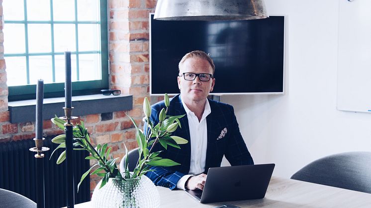 Peter Bäckrud, Episerveransvarig Consid