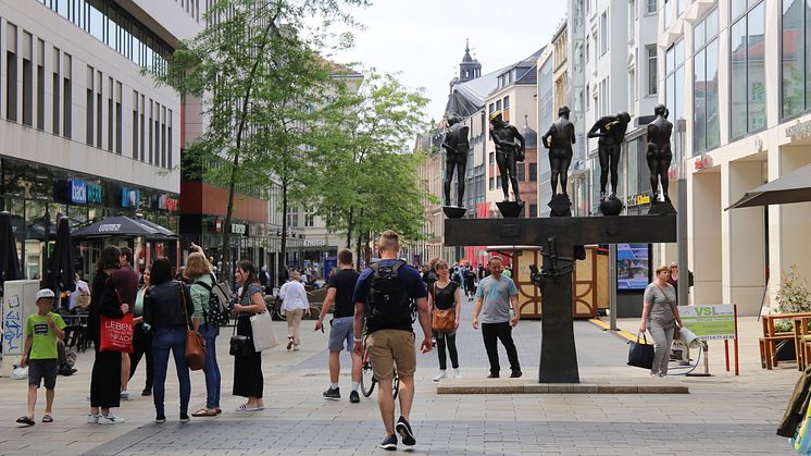 Passanten in der Leipziger Innenstadt - Foto: Julia Franke