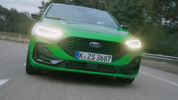 A Ford bemutatja a gyári kivitelű Focus ST Track Pack változatot; a legendás izomautó egyénileg szabályozható versenypálya-teljesítménye biztosan fellelkesíti majd a vezetés szerelmeseit