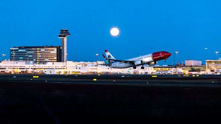Norwegian 737-800 departure at Arlanda