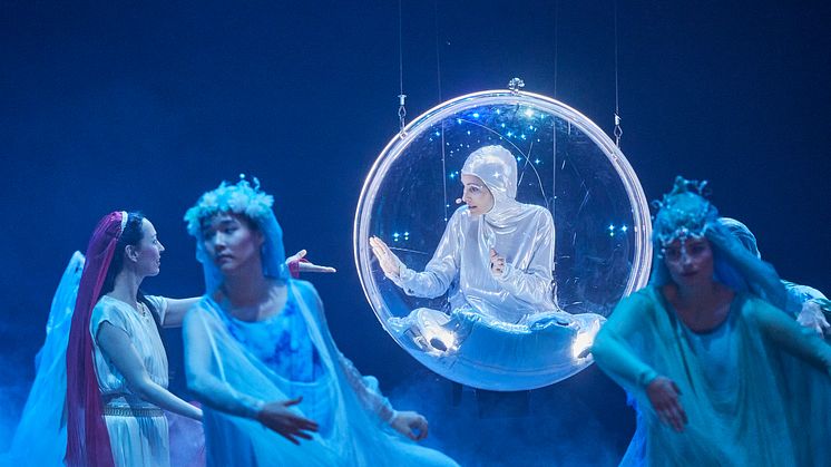 Humunculus scene in the 2022 ‘Faust’ at the Goetheanum (photo: Lucia Hunziker)