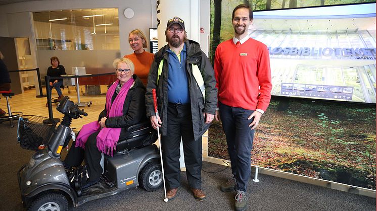 På fredagen presenterade Halmstads kommun arbetet med en digital tillgänglighetskarta av från vänster Annelie Abrahamsson funktionsrättsrådet, Monica Svensson funktionsrättskonsulent, Göran Sonesson funktionsrättsrådet och Jakub Pelka 3D-utvecklare.