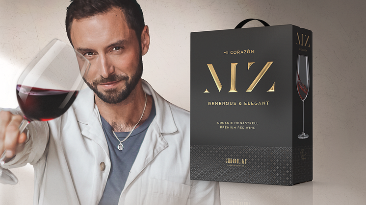 Måns Zelmerlöw lanserar röd bag-in-box Hola MZ Mi Corazón by Måns Zelmerlöw