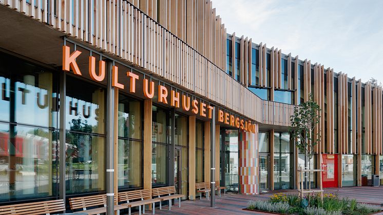 GlasLindberg har levererat fasadpartier och dörrar till Kulturhuset Bergsjön.