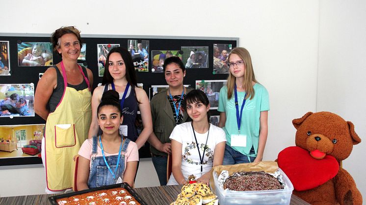 Backen für Bärenherz: 11. Klasse der Leipzig International School engagiert sich für das Kinderhospiz