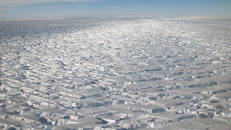 Reconnaissance flight over the Thwaites glacier (U.S. National Science Foundation)