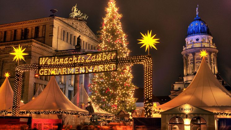 Julmarknaden på Gendarmenmarkt i Berlin. FOTO: visitBerlin/Wolfgang Scholvien