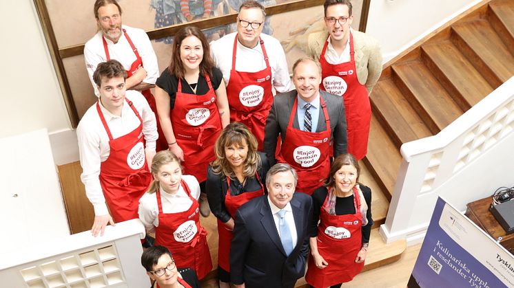 #EnjoyGermanFood hemma hos Tyska ambassadören Dr. Hans-Jürgen Heimsoeth (utan förkläde) ©pellenilsson