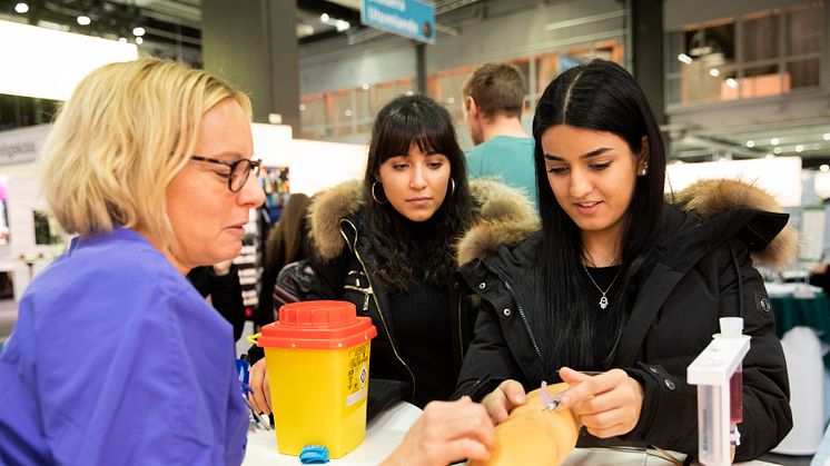 Besökare fick bl.a. testa på olika yrken både i verklighet och genom VR-teknik på mässan. 