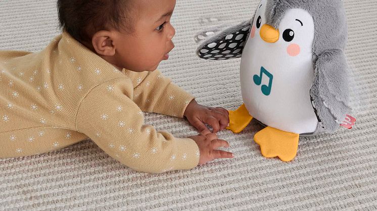 Fisher-Price Expertin erklärt, warum Kuscheln und körperliche Nähe essenziell für die frühkindliche Entwicklung sind.