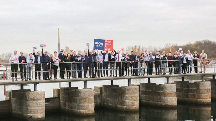 GROHE er for tredje år i streg blevet certificeret, som en af danmarks bedste arbejdspladser. Her ses GROHE-medarbejderne efter certificeringen i 2018.