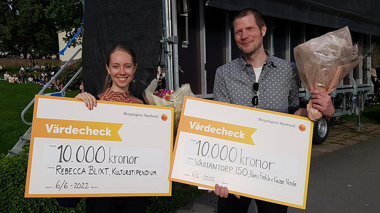 Rebecca Blixt och Hans Finkh belönades på nationaldagen. Foto: Lindesbergs kommun