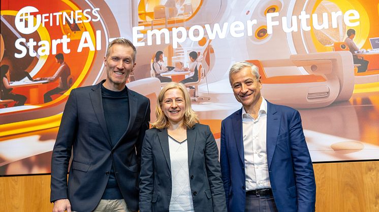 Daniel Terzenbach (BA), Yvonne Kohlmann (BDA) und Jean-Philippe Courtois (Microsoft) wollen mit der Initiative IT-Fitness Berufsberater*innen fit in Sachen KI machen. 