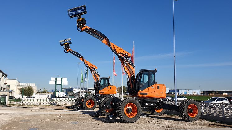 Engcon rüstet den größten Schreitbagger der Welt aus: Tiltrotator EC219 macht den Euromach R145