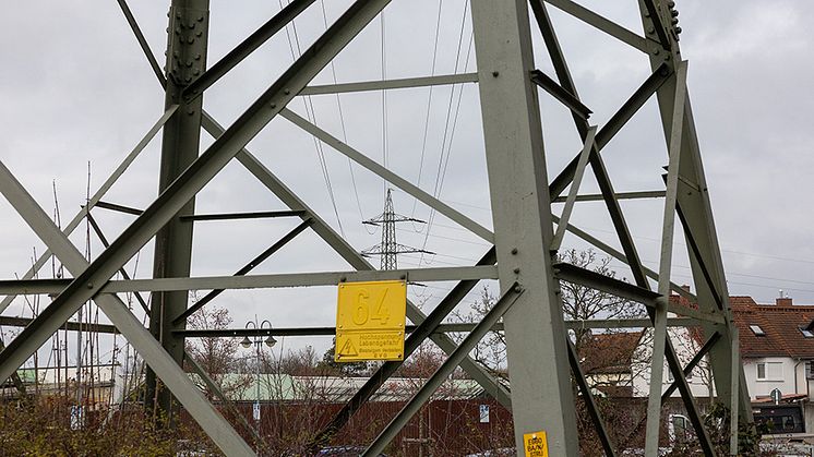 Die Hochspannungsleitung in Bamberg soll saniert werden. Die Bayernwerk Netz untersucht ab Montag, 16. Mai, zur Vorbereitung die Bodenbeschaffenheit.