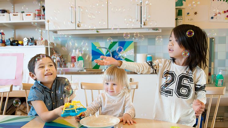 Barnhälsovården i Stockholms län når så gott som alla barn och de flesta av länets späd- och förskolebarn har goda förutsättningar för hälsa och välbefinnande. Foto: Clas Fröhling