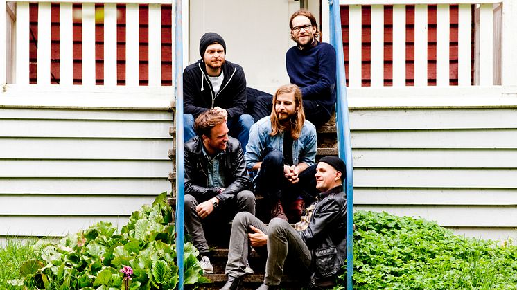 NYA SVENSKA INDIEROCKBANDET PIXIE CARNATION SLÄPPER DEBUTALBUM THE NEW WORLD RECORD