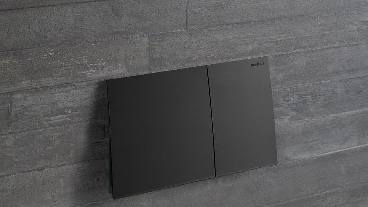 Geberit Sigma70 betjeningspladen bruger en mekanisme med to knapper, der aktiverer det vandbesparende  dobbeltskyl. Det minimalistiske design understøttes af den enkle installation og intuitive betjening.  