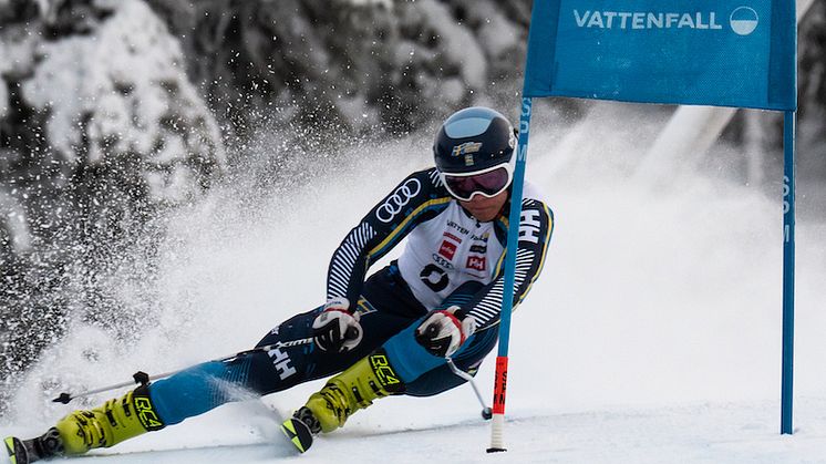 Gustaf Lindqvist, Sundsvalls SLK är en av 16 åkare som representerar Sverige i alpina junior-VM i Narvik.