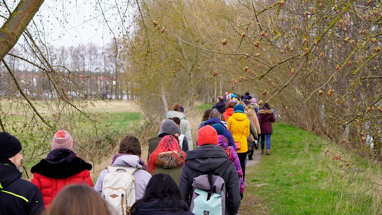 Am 13. und 14. Oktober 2023 lädt der Hochschulsport der TH Wildau Wanderbegeisterte zu einer 100-Kilometer-Wanderung ein, die sich über 24 Stunden erstreckt und in mehrere Abschnitte unterteilt ist. (Bild: TH Wildau)