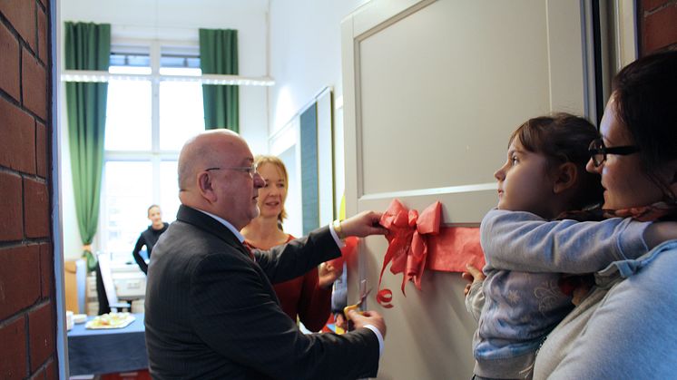 Präsident Prof. Dr. László Ungvári eröffnete das neue Familienservicebüro.