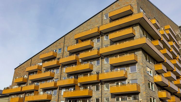 Fönster och balkonger varierar i storlek. Bild: Niklas Maupoix