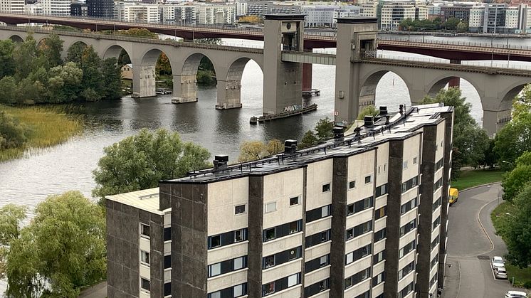 Den nya solcellsanläggningen i HSB brf Tanto på Södermalm blir med sina 376 kWp enligt Svensk Solenergi den hittills största bland bostadsrättsföreningar i Stockholms stad.