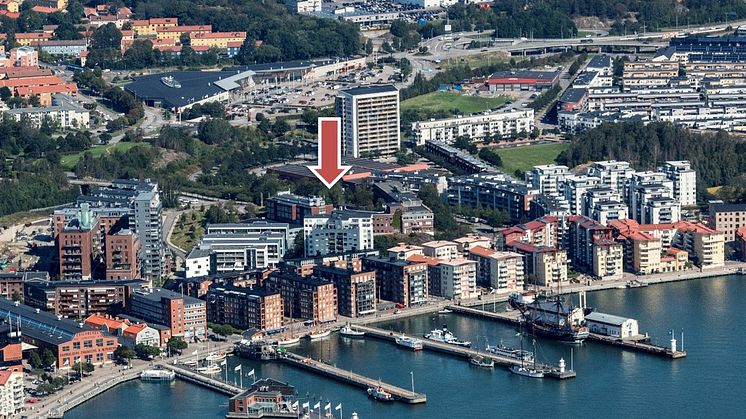 Pilen markerar placering av de cirka 125 bostadsrätterna. Foto: Bergslagsbild