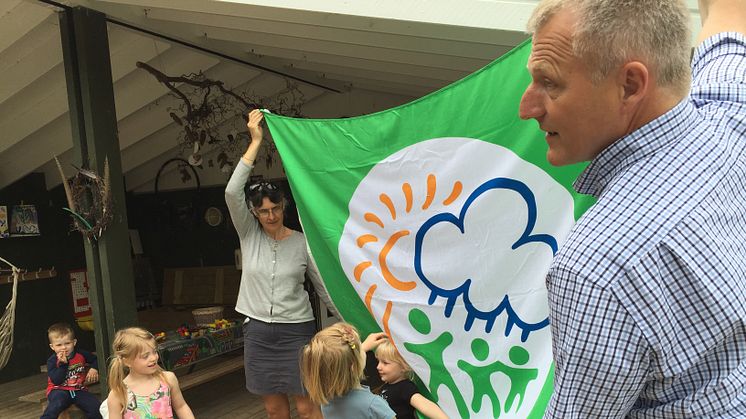 Borgmester Uffe Jensen holdt det grønne flag op. 