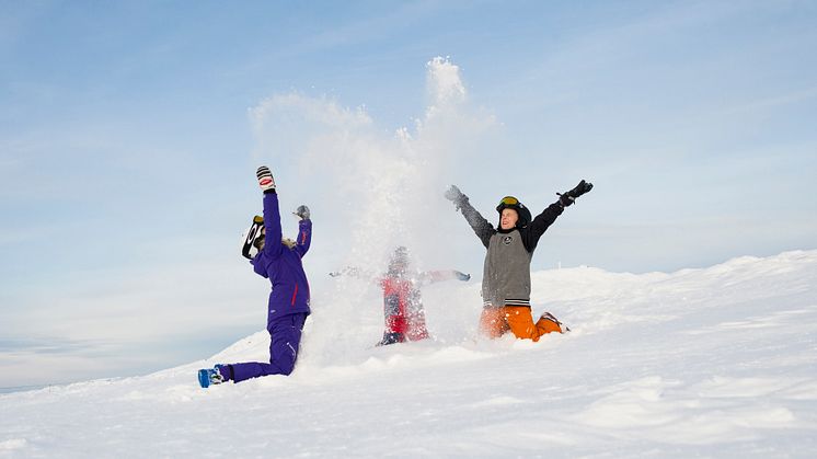 Snöglädje när Sälen och Åre öppnar för säsongen. Foto: SkiStar