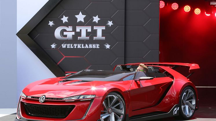 Världspremiär för Wörthersee GTI Roadster – virtuell super-GTI från bilspel blir verklighet