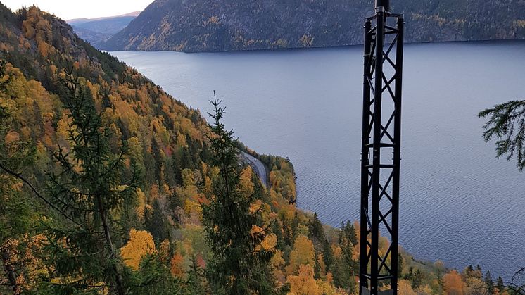 Geofonbasert system for overvåking og varsling av skred på Tinnsjøveien i Telemark.