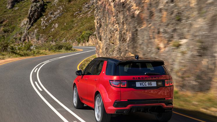 Discovery Sport dynamics rear view2