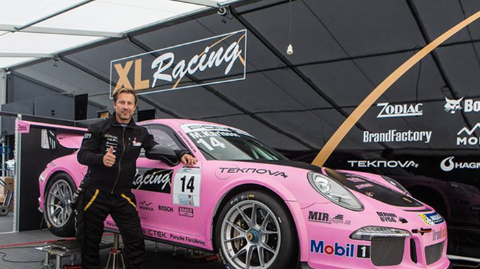 Snickar-Matte och XL-Racing tar Rosa Bandet-kampanjen med sig ut på banan!