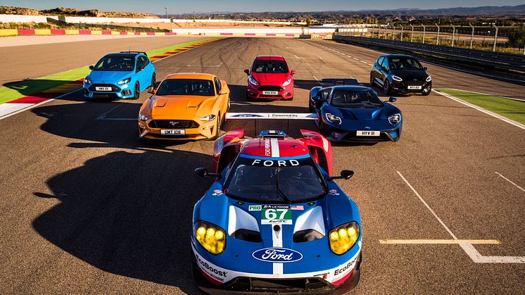 Åtta Ford Performance-modeller tillsammans på en racingbana för första gången.