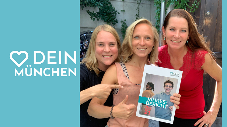 Veronika Hofstätter, Elisa Dudda und Mara Bertling (alle drei DEIN MÜNCHEN-Team) freuen sich über den neuen Jahresbericht. 