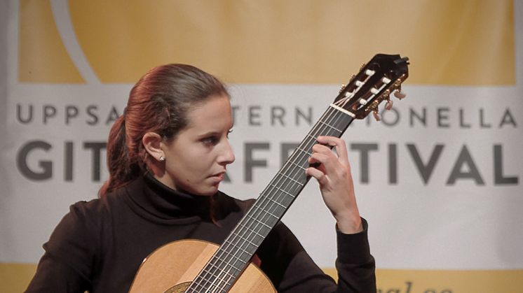 CARLOTA DALIA, 18 år från  Italien vinner årets Young Talent Competition och Publikens Favorit vid Uppsalagitarrfestival 2017.