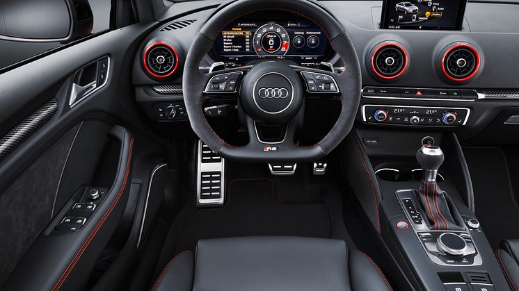 Audi RS 3 Limousine - cockpit