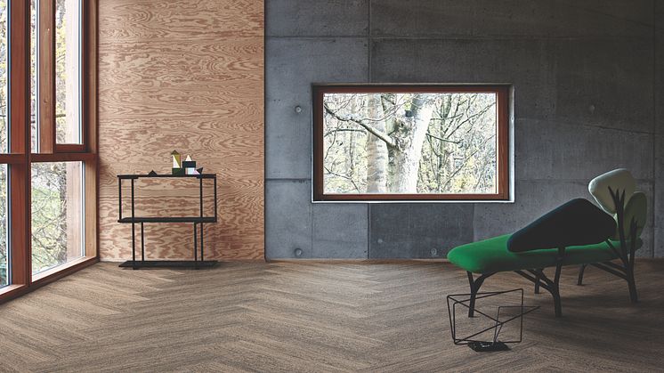 Interface nya Touch of Timber erbjuder ett utseende som liknar trägolv men med textila golvplattors tekniska fördelar. 