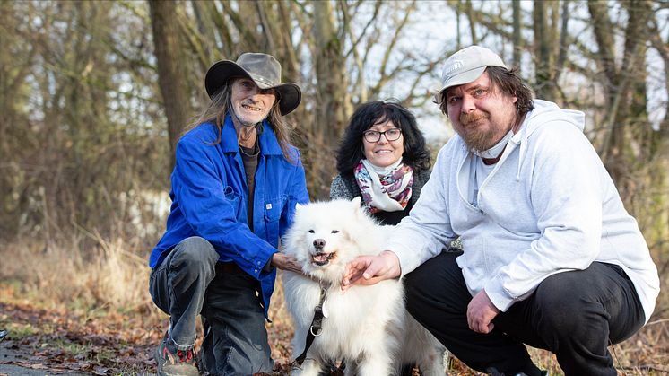 Beim Spaziergang: von links Andreas Schuster, Einrichtungsleiterin Martina Heder und Andreas Geißer.