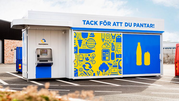 Den stora pantautomaten kan ta emot både PET-flaskor och aluminiumburkar. 