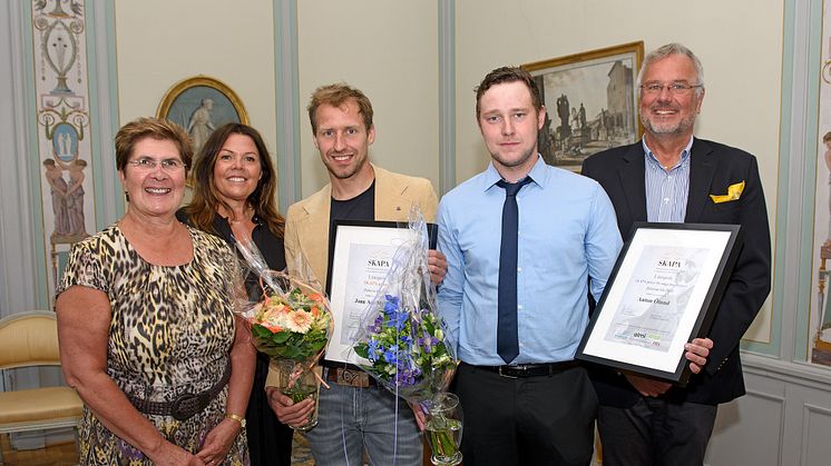 Landshövding Ylva Thörn överlämnar SKAPApriserna till Jonn Are Myhren och Anton Ölund, Anna Rosengren, Almi och Sture Ericsson Dalarna Science Park bidrar med SKAPA-prispengarna