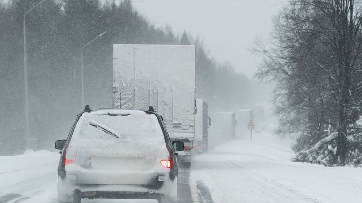 Snöfall på vägarna – var förberedd om du ska ut i vintertrafiken!