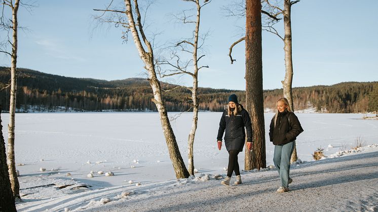 Ta med deg venner og en termos med kakao til en tur rundt Sognsvann.